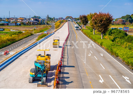 幹線道路の車線を増やす工事 国道17号上武道路下り方向の俯瞰 2022.11 b-2 高彩度 幹線道路の車線を増やす工事 国道17号上武道路下り方向の俯瞰 2022.11 b-2 高彩度 96778565