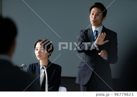 会見イメージ_手話 会見イメージ_手話 96779623