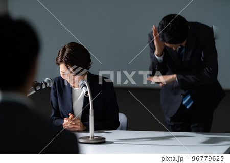 会見イメージ_手話 会見イメージ_手話 96779625