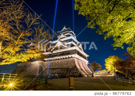 秋の夜紅葉の熊本城とライトアップとお城祭り 96779762