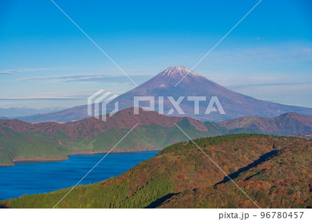 （神奈川県）晩秋の箱根大観山から望む、富士山 96780457