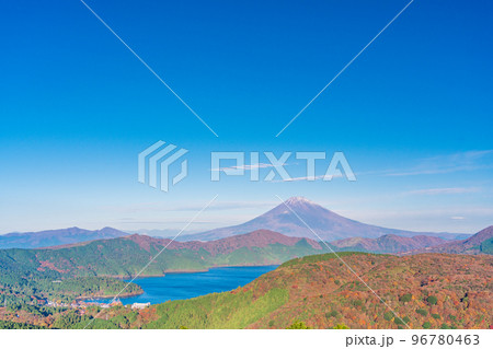 （神奈川県）晩秋の箱根大観山から望む、富士山 96780463