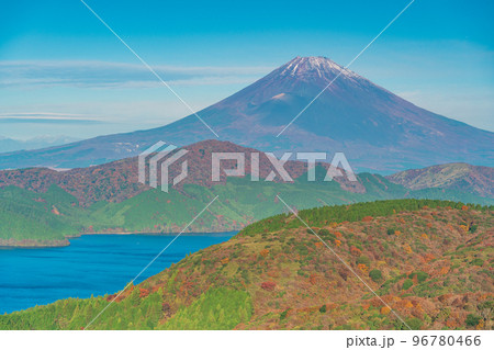 （神奈川県）晩秋の箱根大観山から望む、富士山 96780466