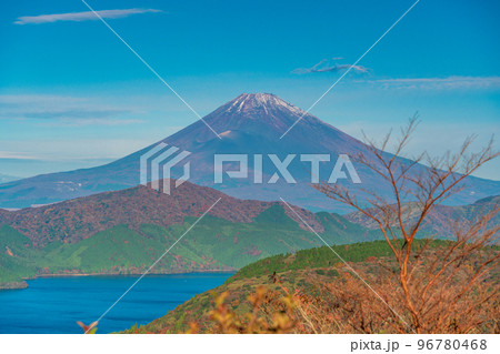 （神奈川県）晩秋の箱根大観山から望む、富士山 96780468