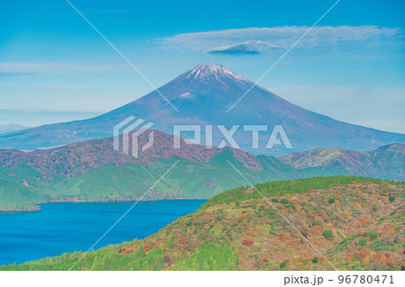 （神奈川県）晩秋の箱根大観山から望む、富士山 96780471