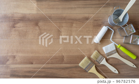 DIY・リフォーム・塗装業者　イメージ 　木目背景 96782576