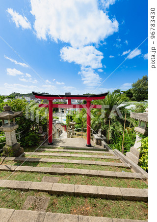 琉球八社 琉球王国の神社 沖宮の赤い鳥居 琉球八社 琉球王国の神社 沖宮の赤い鳥居 96783430