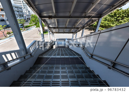 ゆいレール奥武山公園駅階段 ゆいレール奥武山公園駅階段 96783432