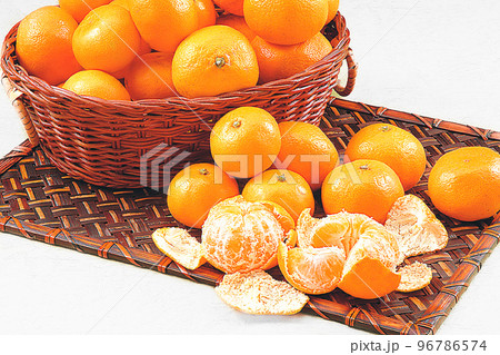 みかん籠盛りイメージ 96786574