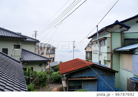 千葉県鴨川市　太海（ふとみ）漁村の風景 96787692
