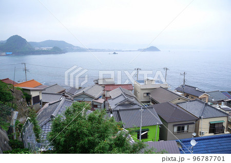 千葉県鴨川市 高台から見た太海(ふとみ)漁村の風景 千葉県鴨川市 高台から見た太海(ふとみ)漁村の風景 96787701
