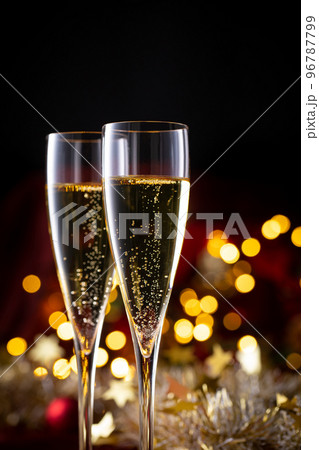 シャンパンで乾杯 シャンパンで乾杯 96787799