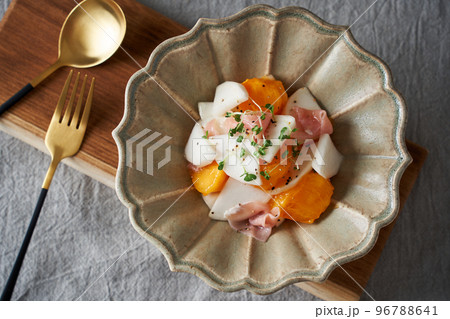 カブと柿と生ハムのマリネ カブと柿と生ハムのマリネ 96788641