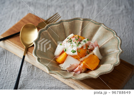 カブと柿と生ハムのマリネ 96788649