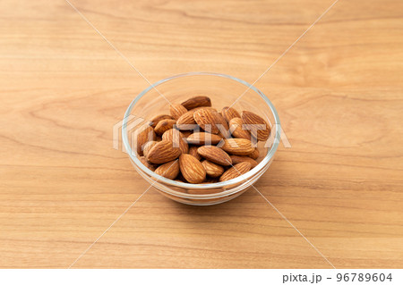 アーモンド　木目バック 96789604