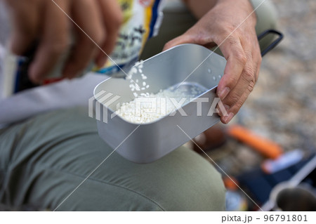 メスティンで炊飯 96791801