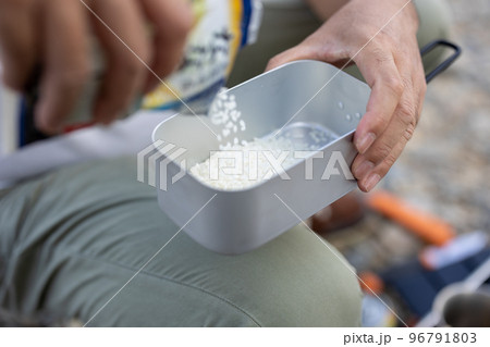 メスティンで炊飯 96791803