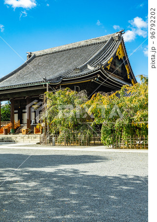 京都市下京区高倉通の佛光寺の阿弥陀堂 96792202