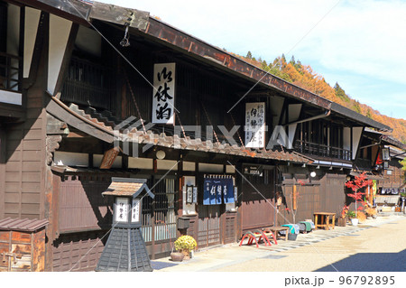 中山道木曽路　奈良井宿の町並み 96792895