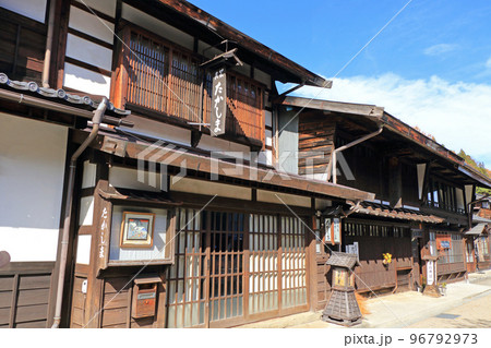 中山道木曽路　奈良井宿の町並み 96792973