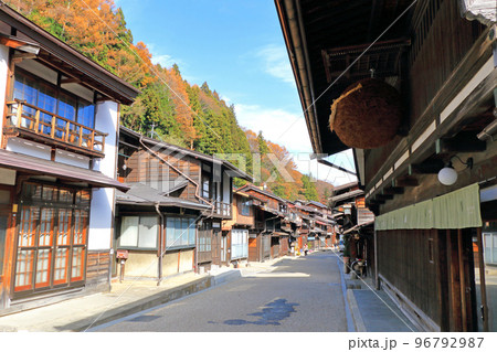 中山道木曽路　奈良井宿の町並み 96792987