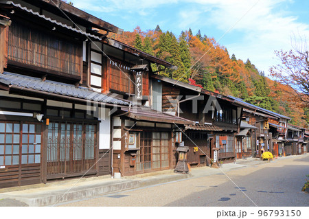 中山道木曽路　奈良井宿の町並み 96793150