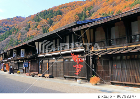 中山道木曽路　奈良井宿の町並み 96793247