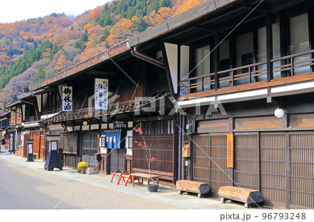 中山道木曽路　奈良井宿の町並み 96793248