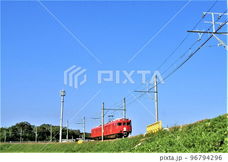 赤い電車(名鉄電車)が走る風景 赤い電車(名鉄電車)が走る風景 96794296