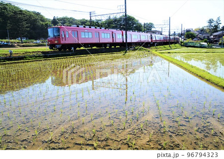 赤い電車(名鉄電車)が走る風景 赤い電車(名鉄電車)が走る風景 96794323