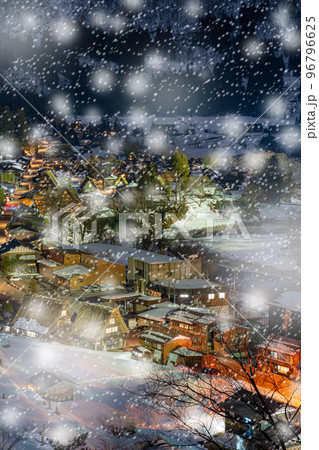 【冬素材】雪降る白川郷イメージ【岐阜県】 96796625