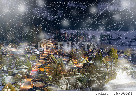 【冬素材】雪降る白川郷イメージ【岐阜県】 【冬素材】雪降る白川郷イメージ【岐阜県】 96796631