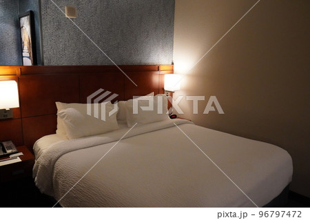 アメリカ ホテル ベッドルーム アメリカ ホテル ベッドルーム 96797472