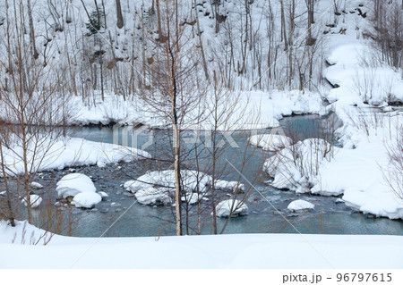 冬の美瑛川 96797615