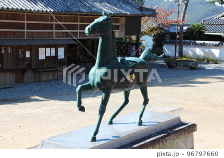 室津のまちなみ　賀茂神社　神馬　兵庫県たつの市御津町室津 96797660