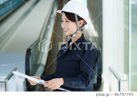 作業服のスタッフ 作業服のスタッフ 96797705