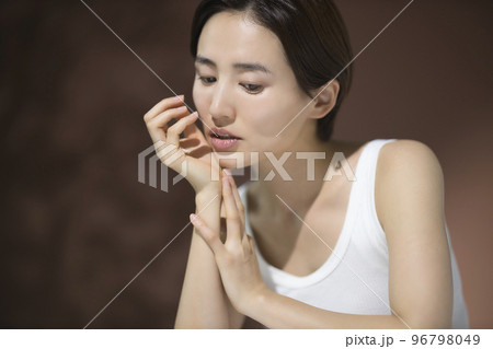 若い女性 ビューティー 若い女性 ビューティー 96798049