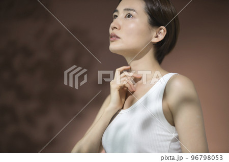 若い女性 ビューティー 若い女性 ビューティー 96798053