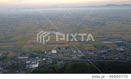 龍峯山自然公園上空から望む朝の八代平野 96800770