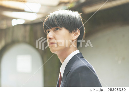 高架下 男子高校生 96803380
