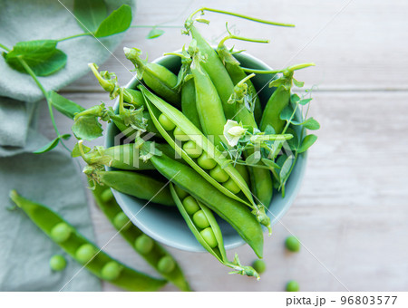 Bowl with sweet pea pods Bowl with sweet pea pods 96803577