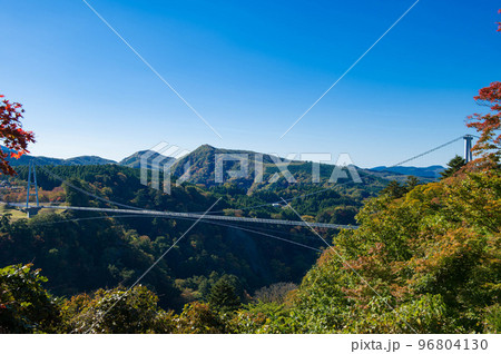 快晴の日の九重夢大吊橋 96804130