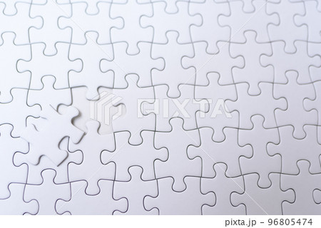 ジグソーパズルの背景テクスチャ ラストピース 残り1ピース俯瞰 明るめカラー ジグソーパズルの背景テクスチャ ラストピース 残り1ピース俯瞰 明るめカラー 96805474