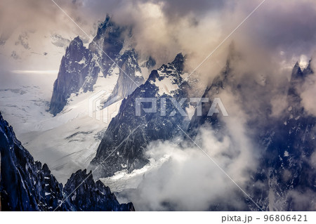 Mont Blanc massif idyllic alpine landscape countryside, Chamonix, French Alps 96806421