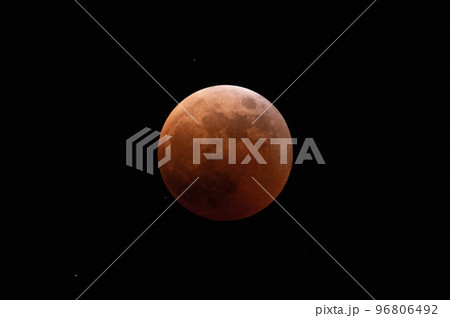 部分月食「ほぼ皆既月食」(2022年11月8日:福岡県) 部分月食「ほぼ皆既月食」(2022年11月8日:福岡県) 96806492
