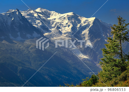 Mont Blanc massif idyllic alpine landscape countryside, Chamonix, French Alps 96806553