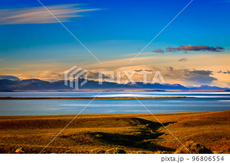Snowcapped Andes and Lake Argentina near El calafate, Patagonia landscape 96806554