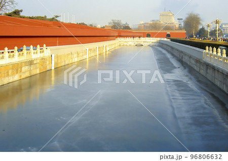 中国・北京 天安門手前の凍結した堀 / Forbidden City, Beijing, China 中国・北京 天安門手前の凍結した堀 / Forbidden City, Beijing, China 96806632