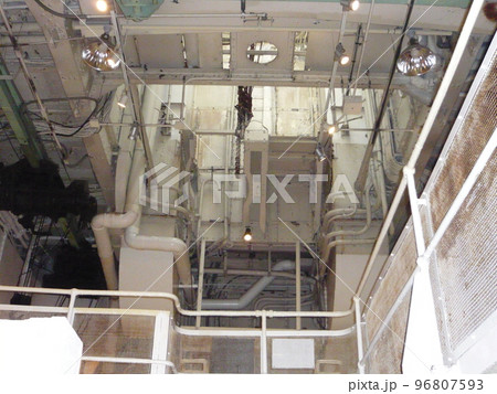 氷川丸の機関室 96807593