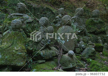 清水寺（福岡県みやま市）の五百羅漢 96807732